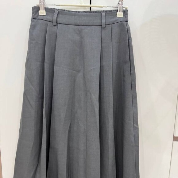 Dresses & Skirts - Gray Midi Skirt